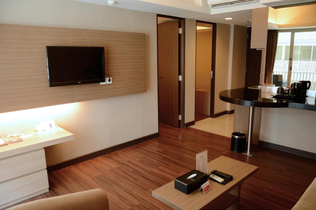 Отель Ramada By Wyndham Bali Sunset Road Kuta Семиньяк Экстерьер фото