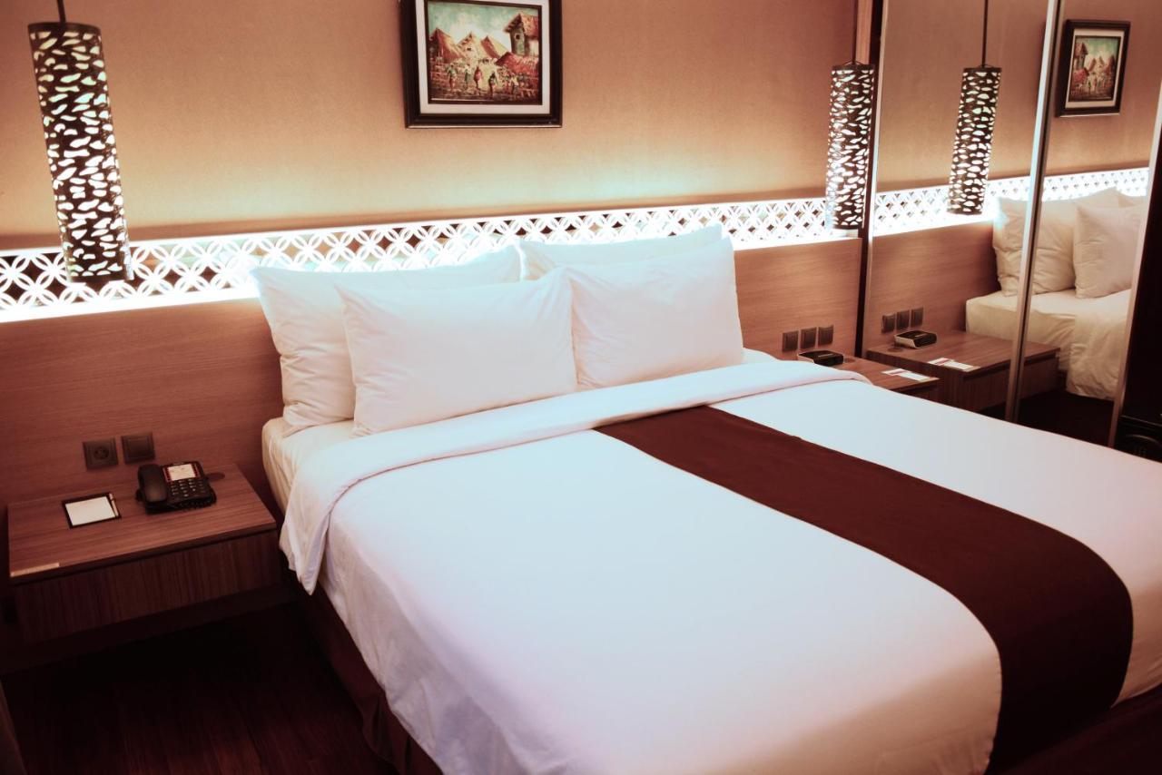 Отель Ramada By Wyndham Bali Sunset Road Kuta Семиньяк Экстерьер фото