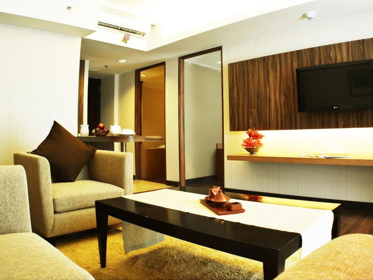 Отель Ramada By Wyndham Bali Sunset Road Kuta Семиньяк Экстерьер фото