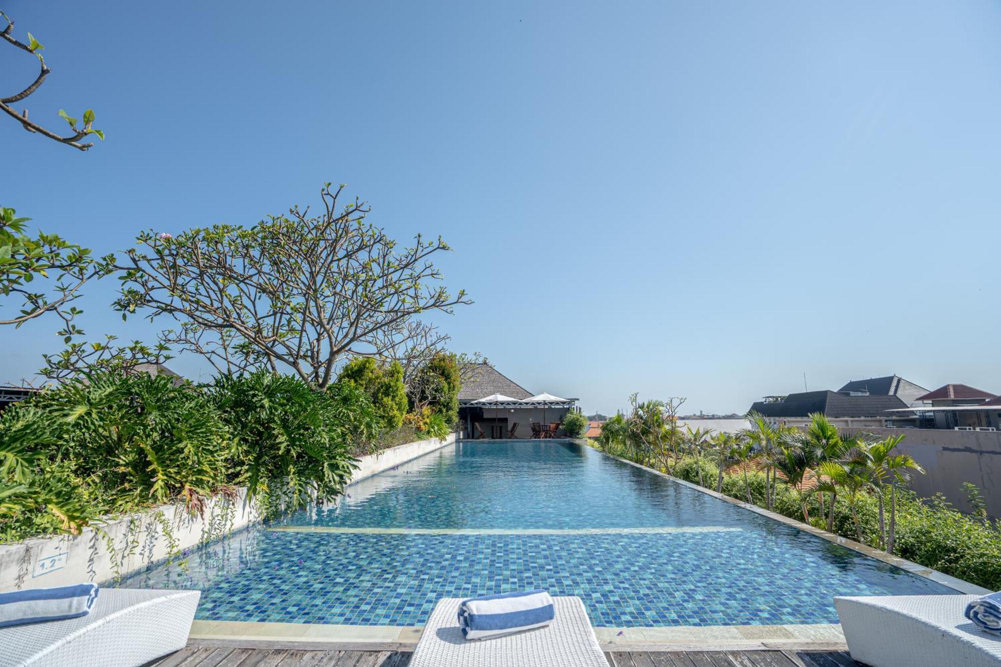 Отель Ramada By Wyndham Bali Sunset Road Kuta Семиньяк Экстерьер фото