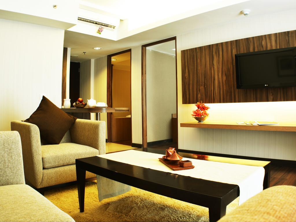 Отель Ramada By Wyndham Bali Sunset Road Kuta Семиньяк Экстерьер фото