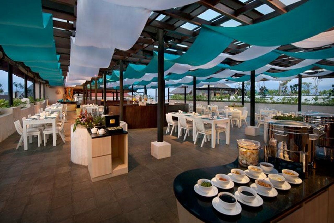 Отель Ramada By Wyndham Bali Sunset Road Kuta Семиньяк Экстерьер фото