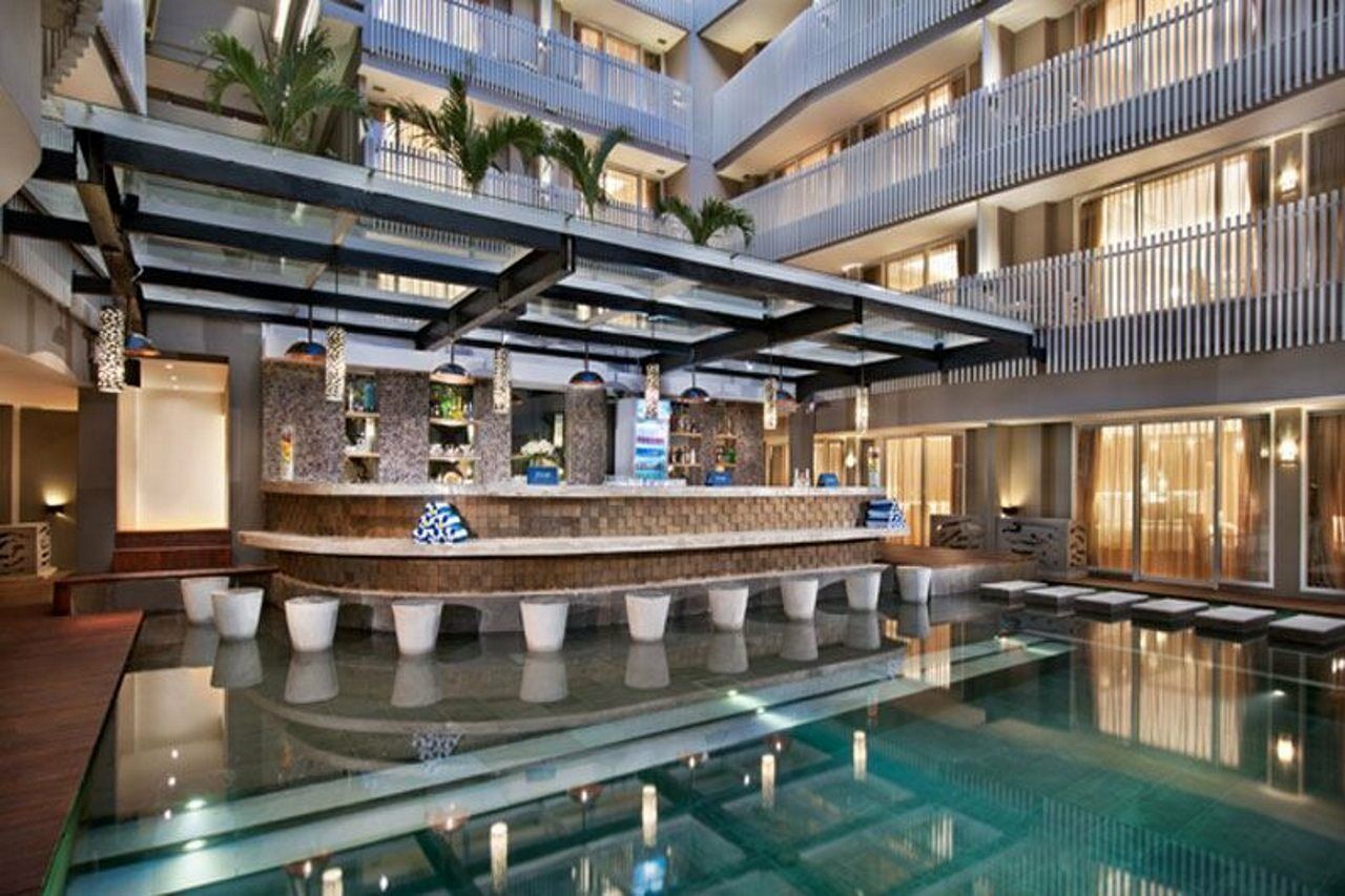 Отель Ramada By Wyndham Bali Sunset Road Kuta Семиньяк Экстерьер фото