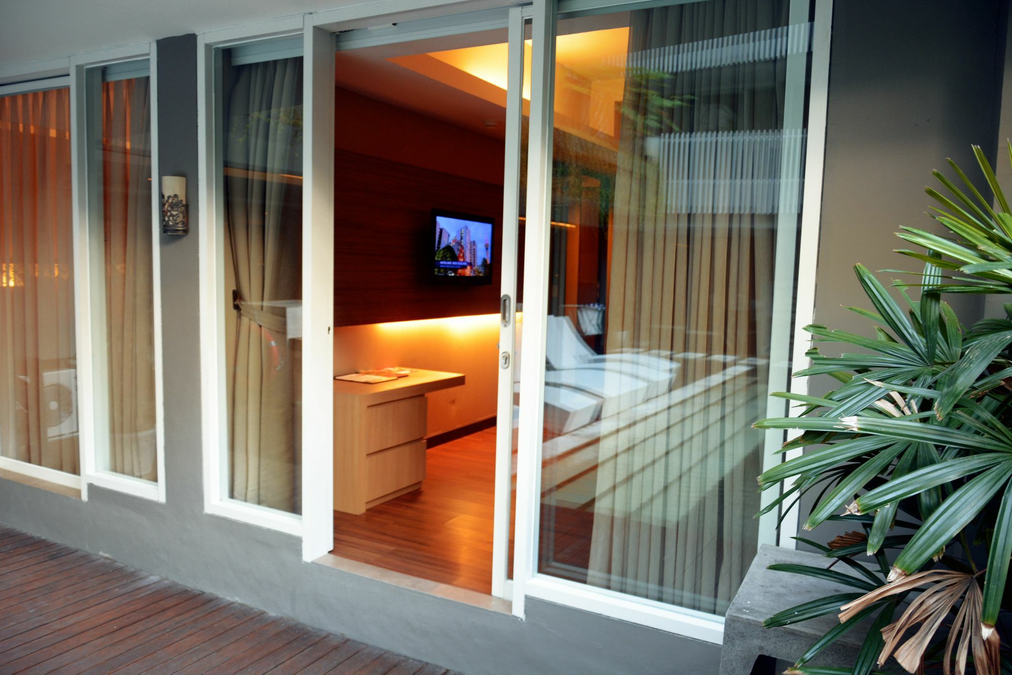 Отель Ramada By Wyndham Bali Sunset Road Kuta Семиньяк Экстерьер фото