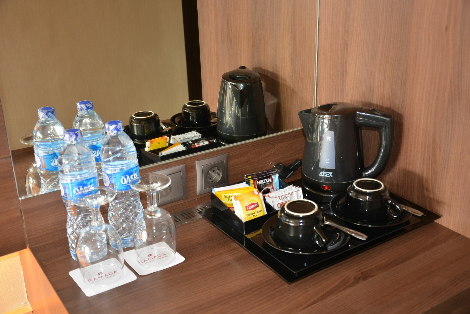 Отель Ramada By Wyndham Bali Sunset Road Kuta Семиньяк Экстерьер фото