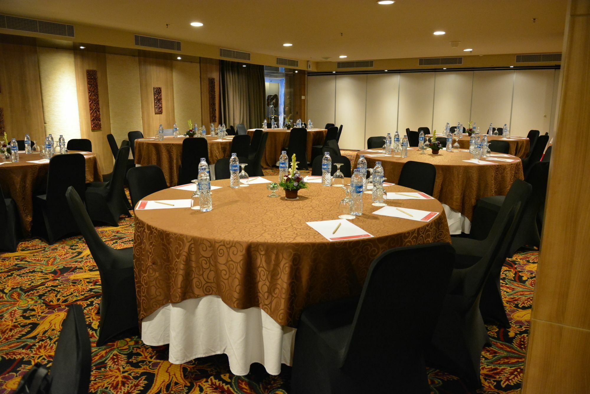 Отель Ramada By Wyndham Bali Sunset Road Kuta Семиньяк Экстерьер фото