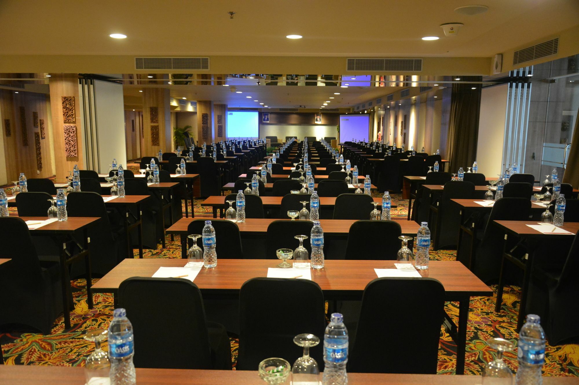 Отель Ramada By Wyndham Bali Sunset Road Kuta Семиньяк Экстерьер фото